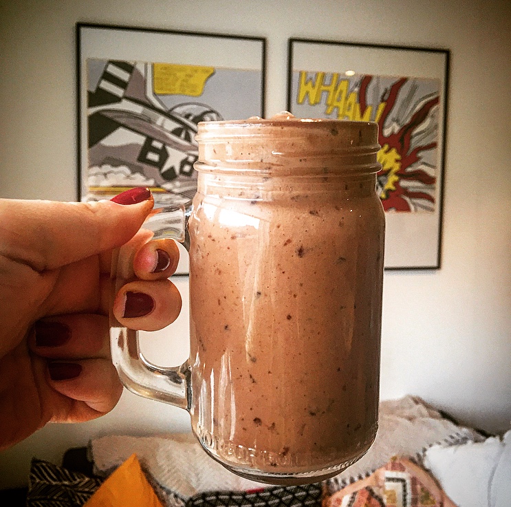 cacao smoothie recipes, date and banana smoothie, healthy chocolate milkshake, healthy chocolate smoothies, healthy smoothie recipes