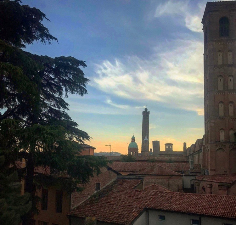 what to do in bologna, a guide to bologna, best aperitivo bars in bologna, how to get to madonna di san luca in bologna, san luca express train to madonna di san luca, best platters in bologna, best delis in bologna, best park in bologna, best airbnb in bologna